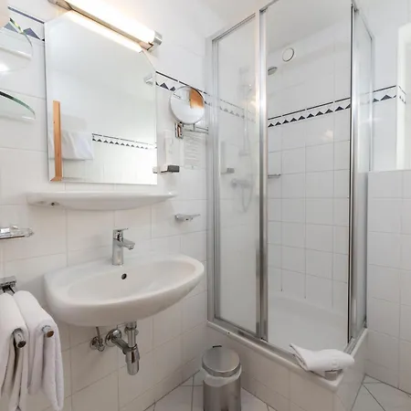 Schoenberger Hotel Nussdorf am Attersee