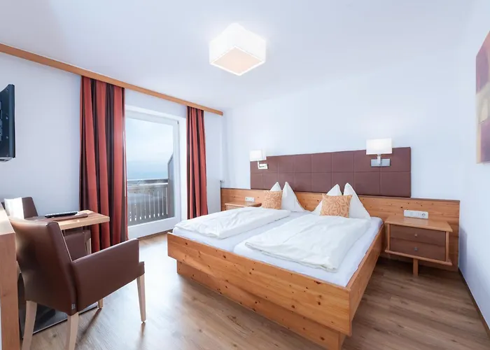 Otel Schoenberger Nussdorf am Attersee